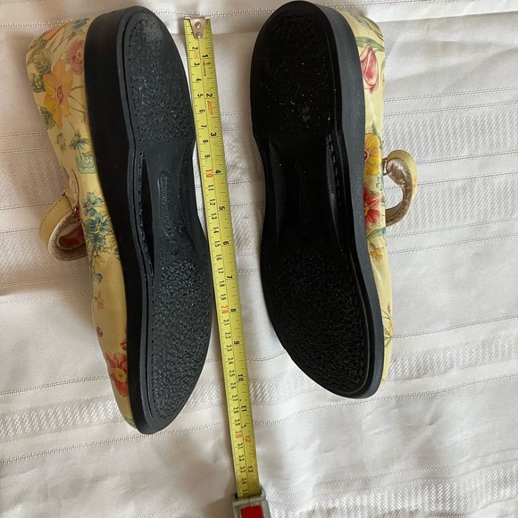 Adorable Arcopedico Leather Yellow Floral Mary Janes Flats - Picture 10 of 10